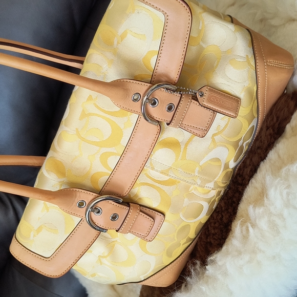 Vintage Optic Yellow Signature Purse - Picture 10 of 15